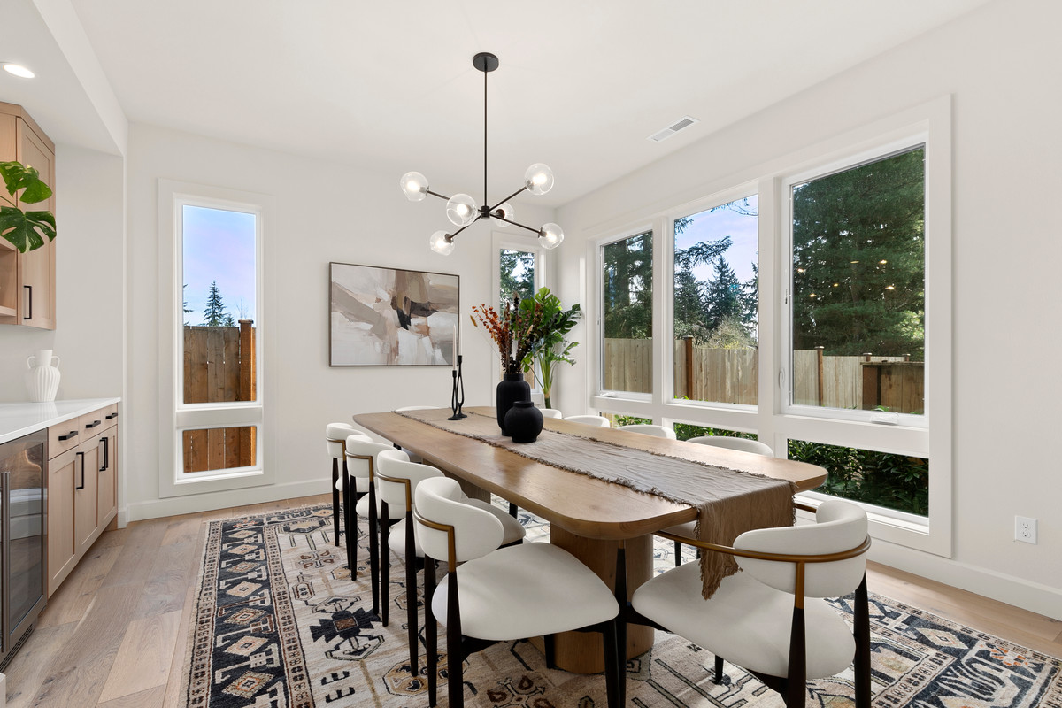 The same dining room, staged by Evolve